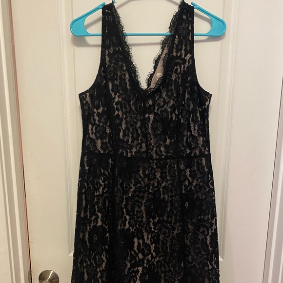 Lace Dress - Picture 3 of 3